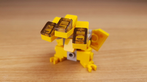 Micro sized 3-heads dragon (similar with Ghidora)
 2 - transformation,transformer,LEGO transformer