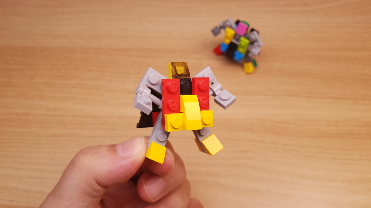 Micro LEGO brick bird transformer mech - Black Cape
 1 - transformation,transformer,LEGO transformer