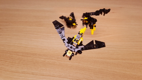 Micro LEGO brick hornet / bee transformer mech - Death Hornet 7 - transformation,transformer,LEGO transformer