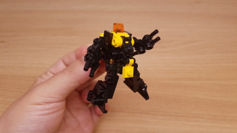 Micro LEGO brick hornet / bee transformer mech - Death Hornet 2 - transformation,transformer,LEGO transformer