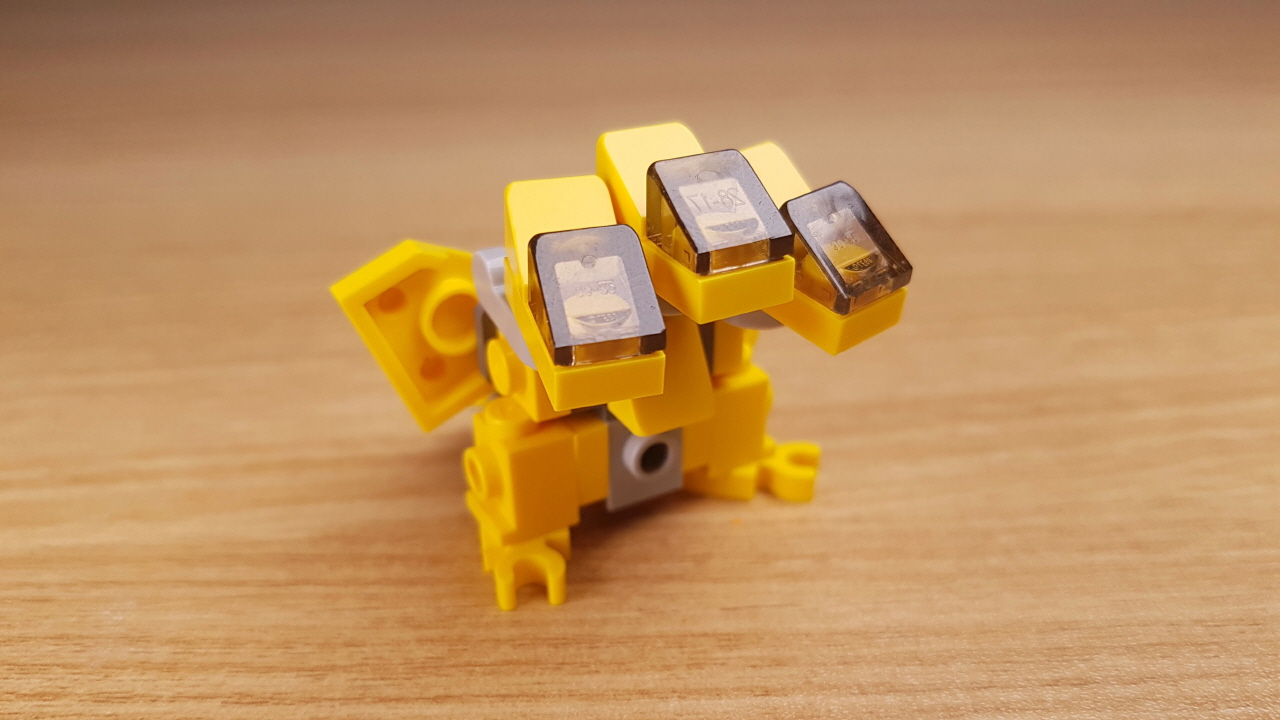 Micro sized 3-heads dragon (similar with Ghidora)
 2 - transformation,transformer,LEGO transformer