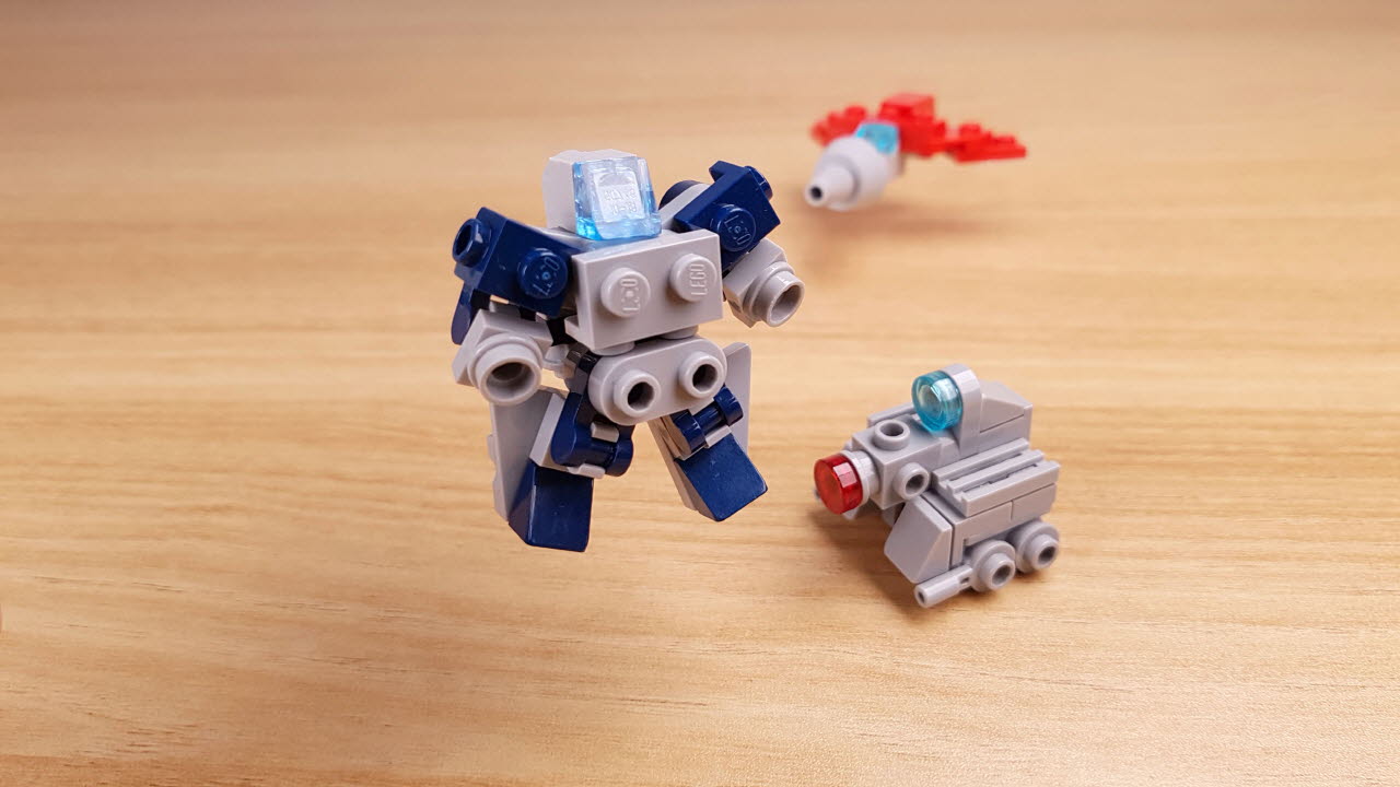Micro combiner robot (similar to Achilles from LBX) - Micro Knight
 2 - transformation,transformer,LEGO transformer
