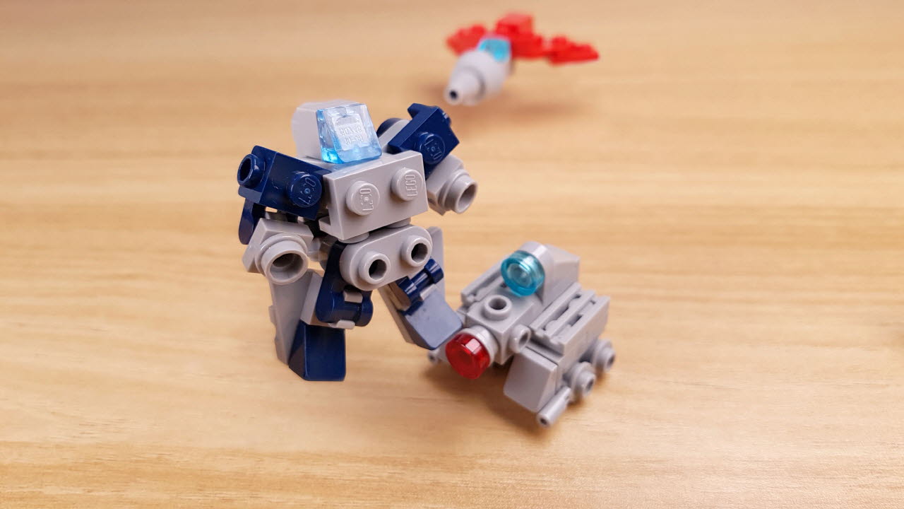 Micro combiner robot (similar to Achilles from LBX) - Micro Knight
 4 - transformation,transformer,LEGO transformer