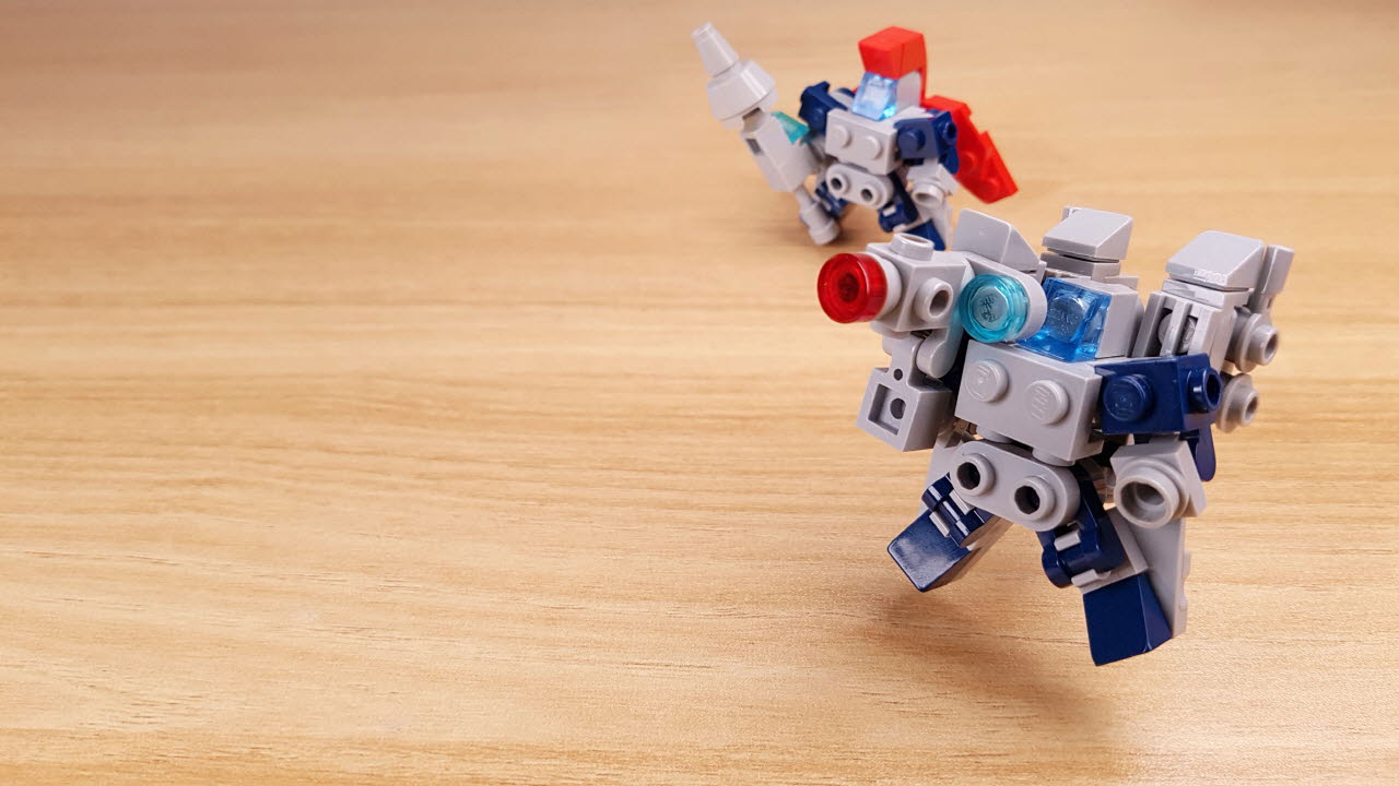 Micro combiner robot (similar to Achilles from LBX) - Micro Knight
 6 - transformation,transformer,LEGO transformer